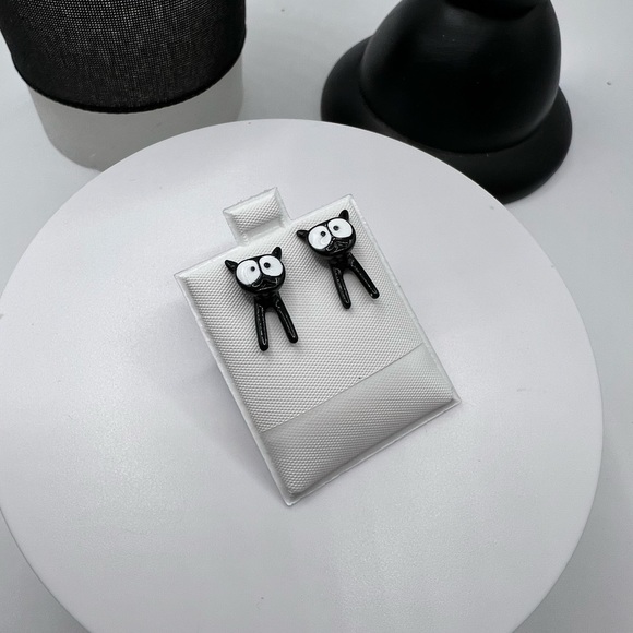 Jewelry - Two Piece Cat Earrings NEW